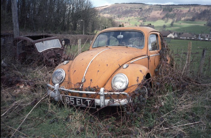 An old and very rusty VW Beetle.
